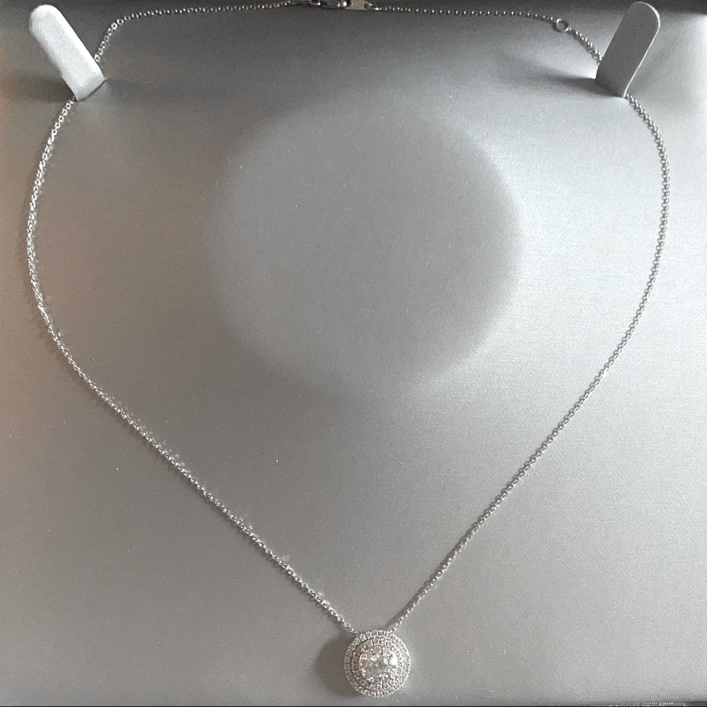 14kt white gold Diamond 1 carat necklace